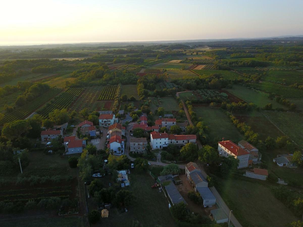 The Village Novigrad Istria Esterno foto